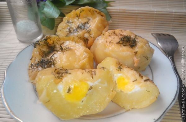 Запеченный картофель с перепелиными яйцами